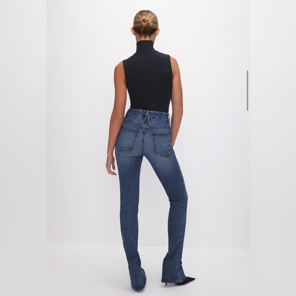 Good American Micro bootcut “Good Legs” in the color Indigo635
